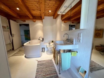 Mod. aufwendig, architektonisch stilgerecht saniertes Landhaus, Teilabriss u. Neuaufbau, hochwertiger, charmanter Innenausbau, Ihre neue Wohlfühloase Nähe Schluchsee, Feldberg, Bauerei Waldhaus, Badesee 