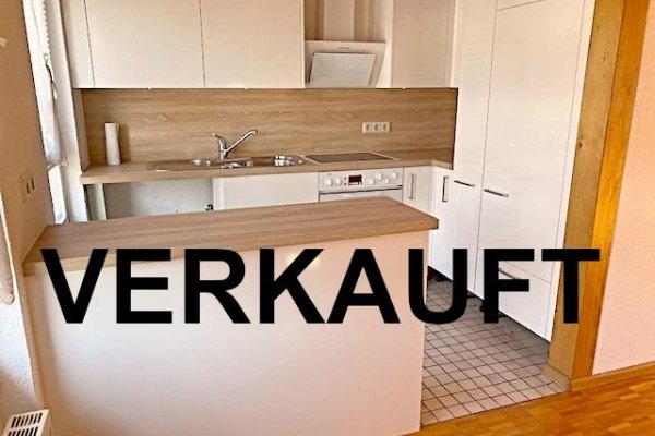 VERKAUFT i. 2020 - Modernisierte 4 1/2-Zi-Mais-ETW, nur 2 Wohneinheiten, Garage + Stpl, eig. Heiz., EBK, Essbar, 2 Bäder, grosser Sonnenbalkon + 2. Balkon, sof. beziehb., Fassade erneuert, zentral, ruhig gelegen, Nähe Einkauf / Arzt / Apotheke, Fahrrad...
