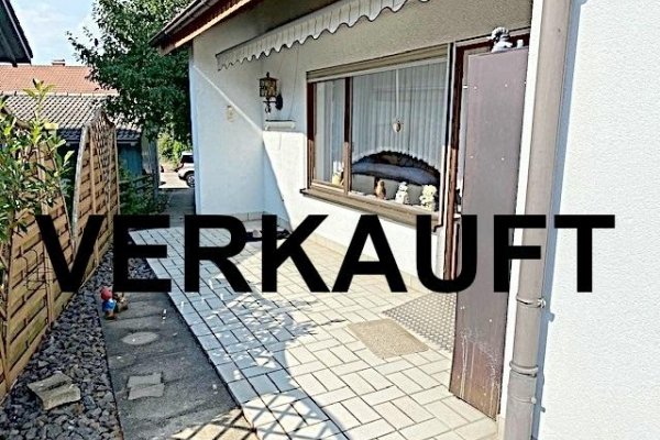 VERKAUFT i. 2020 - In traumhafter, ruhiger Umgebungslage, 3 1/2-Zi-ETW, Hochparterre, zusätzlicher Rollstuhlzugang, Sonnenterr., EBK, Garage, Gästestpl.