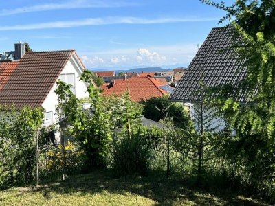 Neuwertiges freist. Energiesparhaus / EFH, 2 Garagen, Blick, EBK mit Essbar, ruhige, sonnige Sackgassenlage, Wärmepumpe mit Umluft und Brauchwasserspeicher (nur kurz bewohnt / Auslandswohnsitz)