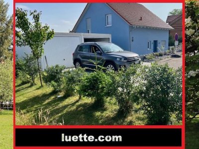 Neuwertiges freist. Energiesparhaus / EFH, 2 Garagen, Blick, EBK mit Essbar, ruhige, sonnige Sackgassenlage, Wärmepumpe mit Umluft und Brauchwasserspeicher (nur kurz bewohnt / Auslandswohnsitz)