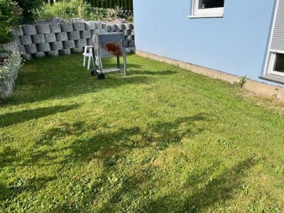 Wir freuen uns, Ihnen ein attraktives freistehendes Einfamilienhaus in beliebter Lage, sonnige Sackgassenlage anzubieten, das von den ersten Erbauern nur kurzzeitig bewohnt wurde und nun bereit zur Übernahme ist.