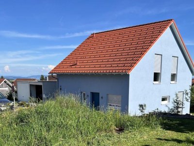 Neuwertiges freist. Energiesparhaus / EFH, 2 Garagen, Blick, EBK mit Essbar, ruhige, sonnige Sackgassenlage, Wärmepumpe mit Umluft und Brauchwasserspeicher (nur kurz bewohnt / Auslandswohnsitz)