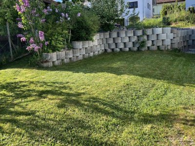 Neuwertiges freist. Energiesparhaus / EFH, 2 Garagen, Blick, EBK mit Essbar, ruhige, sonnige Sackgassenlage, Wärmepumpe mit Umluft und Brauchwasserspeicher (nur kurz bewohnt / Auslandswohnsitz)