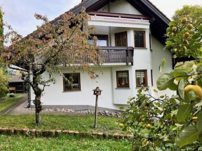 4-Zi-ETW, in kl. gepflegtem 3FamH, Balkon, EBK, Schwedenofen, Blick, Garage
