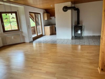 4-Zi-ETW mit vollst. darüberliegendem Speicher, Schwedenofen, EBK, Parkett, Balkon, sofort