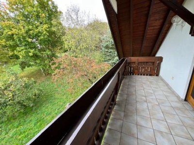 4-Zi-ETW, in kl. gepflegtem 3FamH, Balkon, EBK, Schwedenofen, Blick, Garage