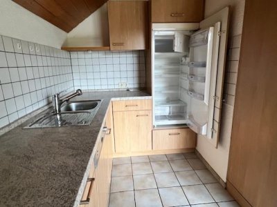 4-Zi-ETW mit vollst. darüberliegendem Speicher, Schwedenofen, EBK, Parkett, Balkon, sofort