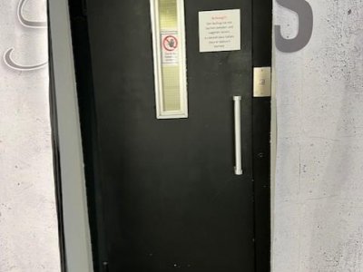 Nutzen Sie die Gelegenheit, ein erstklassiges Ladenlokal in der begehrten Kaiserstraße von Waldshut zu mieten. Diese Geschäftsstraße bietet Ihnen eine hervorragende Sichtbarkeit und Kundenfrequenz.
grosse Schaufensterfront, Lastenlift, Lager