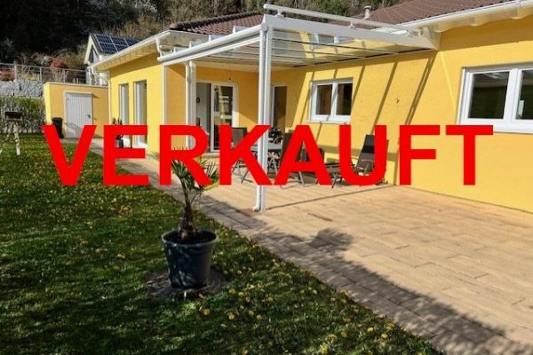 VERKAUFT i. 2024 - Neuwertiges Top gepflegtes EFH KFW 70 im Bungalowstil, in sonniger, ruhiger Lage, Wiesen und Wald angrenzend, Proxxon Luft-Luft-Wärmepumpe, Entkalkungsanlage, hochwertige EBK, ca. 150 m² Wohnfl., Top gepflegt, 2 Garagen