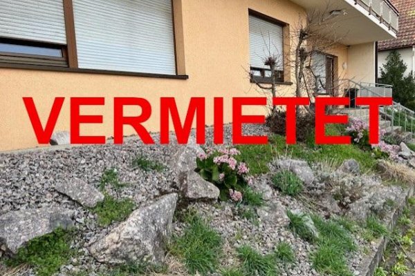 VERMIETET i. 2024 - Attraktive 3-Zimmer-Wohnung mit EBK, Balkon mit Abgang zum Rasengrundstück zum Grillen, Vinylboden neu, ca. 86 m² Wohnfl., Keller