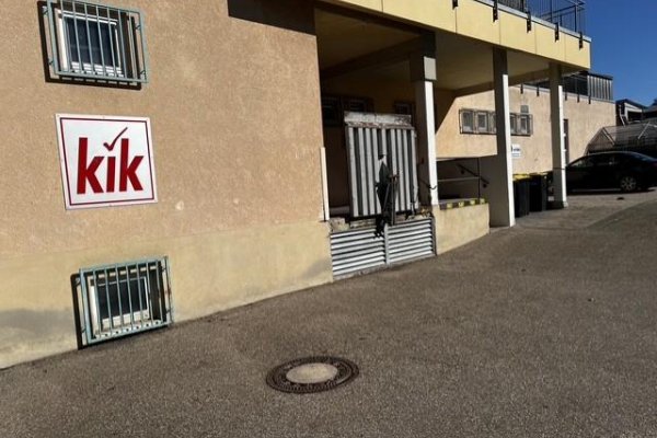 Rampe mit hydraulischer Klappe