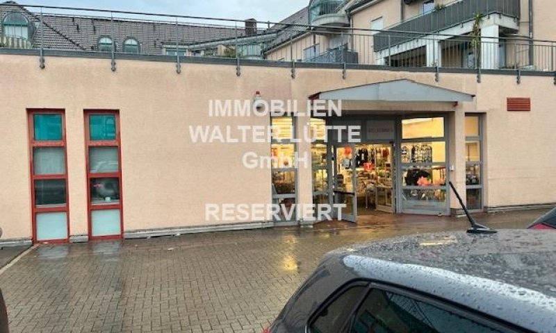 Ideale Kapitalanlage, Ladenlokal in bester Verkaufslage, Zentrum
ca. 1.088 m² Nutzfl. Lager ca. 183 m² Nutzfl., Lastenaufzug, Anlieferungsrampe, Personalraum, Büro, WC-Anlage Damen / Herren, 8 Tiefgaragenplätze, 21 Aussenstellplätze, solide vermietet