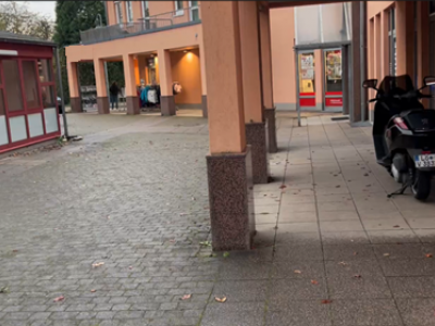 Nutzen Sie diese ideale Gelegenheit für eine nachhaltige Kapitalanlage mitten im Zentrum!Gewerbeladennutzfläche ca. 1.051,67 m², Büro / Praxis ca. 647,18 m² Nutzfl. 7 Whgen, á 2 Zi/2 ½ Zi/3 Zi./3 ½ Zi, jew. Balkon ca. 545 m² Wohnfl., hausmeisterbetreut