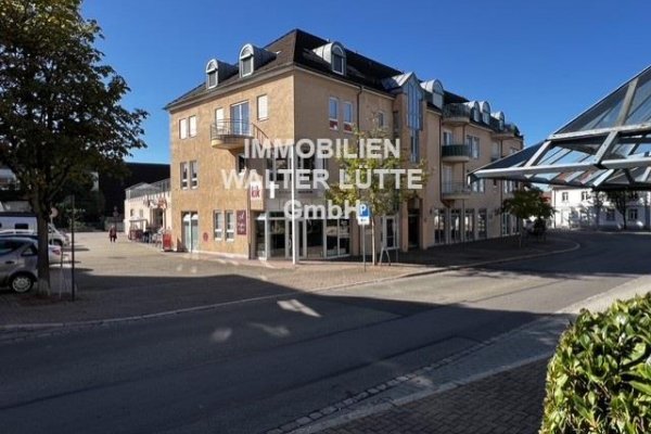 Beste Lage im Herzen, Mitten im Zetrum von Müllheim, Laden-/Gewerbetage, ca. 1.271 m² Nutzfl. 21 Stpl., 7 Tiefgaragenplätze, Rampe, Lastenlift, UG: Kühlraum 