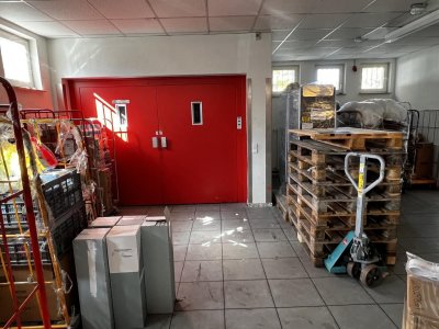 Beste Lage im Herzen, Mitten im Zetrum von Müllheim, Laden-/Gewerbetage, ca. 1.271 m² Nutzfl. 21 Stpl., 7 Tiefgaragenplätze, Rampe, Lastenlift, UG: Kühlraum 
