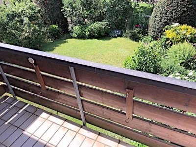 Einfamilienhaus (DHH), 7 ½ Zi, ca. 153 m² Wohnfl., in ruhiger, sonniger Lage, ideal für Familie mit Kindern, Holzpellet-HZ erneuert, mod. EBK, Wintergarten, ebenerdiges Rasengrundstück, Naturzaun, Schwedenofen, 2 Bäder, EG neuwertig, Garage