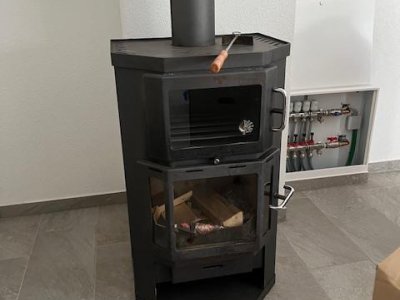 EFH, Holzpellet-ZH erneuert, Schwedenofen mit Schauglas, EG-Etage neu gefliest, mod. Duschbad, Bad, 7 ½ Zi, Naturzaun, ebenes durch Hecke sichtgeschütztes Rasengrst., Wintergarten, Garage, kurzfristig beziehbar, in beliebter schöner ruhiger sonniger Lage