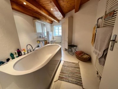 Hochw. sanierte, charmante Haushälfte Dachsberg, Klosterweiher, sonnig, nebelfrei, Wohnen in gesundem Klima, ca. 145 m² Wohnfl., 2 Bäder, Ost- und Südgartenfreisitz