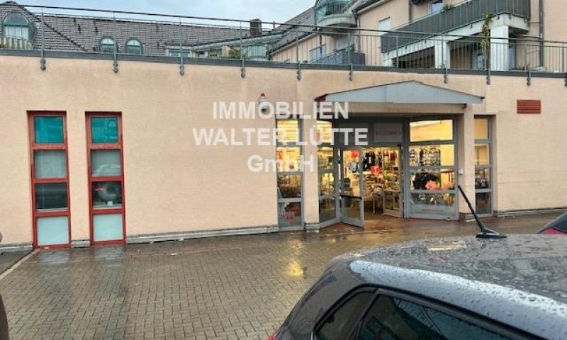 Ideale Kapitalanlage, Ladenlokal in bester Verkaufslage, Zentrum
ca. 1.088 m² Nutzfl. Lager ca. 183 m² Nutzfl., Lastenaufzug, Anlieferungsrampe, Personalraum, Büro, WC-Anlage Damen / Herren, 8 Tiefgaragenplätze, 21 Aussenstellplätze, solide vermietet