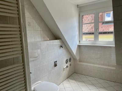 Willkommen in Ihrer neuen Traumwohnung 4-Zi-Whg am Kurpark, Dom, fussläufig ins Zentrum, vollständig renoviert, EBK / Türen / Holzpellet-Heizung erneuert, traumhafte Aussicht auf Park