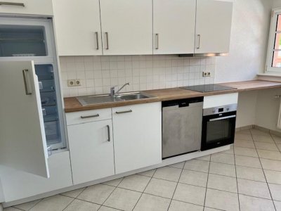 Willkommen in Ihrer neu renovierten 4-Zi-Whg Am Kurpark, Dom, in denkmalgeschütztem Gebäude, zentral gelegen, EBK / Türen / Holzpellet-Heizung erneuert, traumhafte Aussicht auf Park