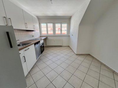 Willkommen in Ihrer neu renovierten 4-Zi-Whg Am Kurpark, Dom, in denkmalgeschütztem Gebäude, zentral gelegen, EBK / Türen / Holzpellet-Heizung erneuert, traumhafte Aussicht auf Park