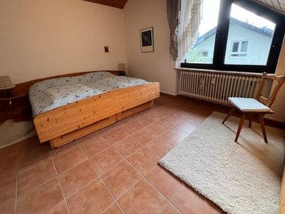 Ferienidyll, 2-Zi-ETW Falkau, 6km b. Schluchsee, ruhig, charmant, sonnig, lichtdurchflutet, alle Bodenbeläge, Terrasse + Blk, Fenster, Heizung erneuert, ebenerdig über eine halbe Treppe zugänglich, in herrlicher Naturlandschaft