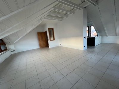 2 1/2 Zi.-Penthouse, Südbalkon, Lift, ruhig, Arzt / Apotheke / Einkauf vor der Türe, Bushaltestelle, Top Lage, altersgerecht, Kfz-Stellplatz