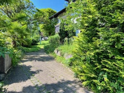 freist. 2-FamH. m. ELW, ca. 1.000 m², Garagen, Schopf, gepflegte Aussenanlage