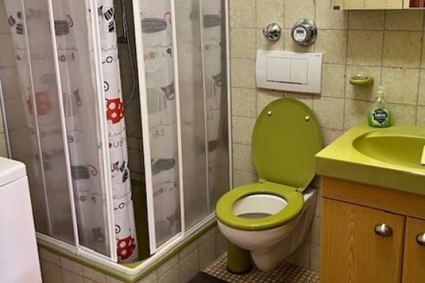 Badezimmer mit Waschmaschinenanschluss