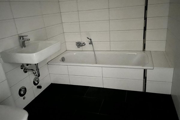 Bad mit Badewanne