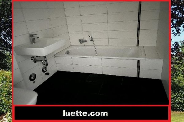 4 ½-Zi-Terrassen-Whg ca. 150m² Wohnfl. ideal Wohnen / Arbeiten – Büro-Praxis, grosse Sonnenterrasse, mod. helles schickes Bad, Parkett, 3fach-Verglasung, Fussbodenheizung