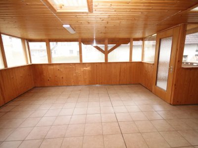 Ält. Haus m. Treppenlift, charmantem Garten, Wintergarten, Werkstatt, 5 Zi., 2 Garagen, ideal für Heimwerker u. Grenzgänger, Zollübergang + 