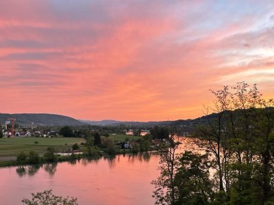 Waldshut-Innenstadt, Rheinstraße, Panoramarheinblick, energetisch sanierte, lichtdurchflutete Studio-Whg., ca. 89 m² Wohnfl., exklusive, hochwertige, gut ausgestattete EBK Essbar, Einbauten, Galerie, günstiger Energieverbrauch / eigene Etagenheiz. m. in