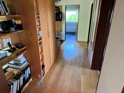 Architektenhaus – charmantes, lichtdurchflutetes EFH i. gr. Grundstück eingebettet, Sonnenterrasse, Gartenhaus, alter Baumbestand, Garage