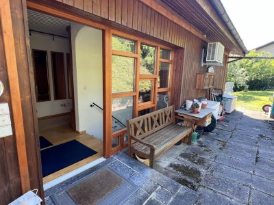 Architektenhaus – charmantes, lichtdurchflutetes EFH i. gr. Grundstück eingebettet, Sonnenterrasse, Gartenhaus, alter Baumbestand, Garage