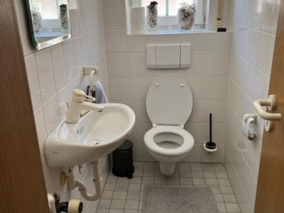 Attraktive, ruhig, zentrumsnah gelegene 3-Zi-ETW Waldshut, Nähe Kaiserstraße, Sonnenbalkon, Fussböden Massivholzparkett, kleine WE, nur 6 Einheiten, Einzelgarage 