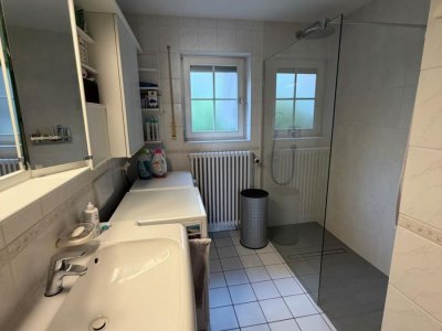 Attraktive, ruhig gelegene 3-Zi-ETW Waldshut, fussläufig 3 Min. zur Kaiserstraße, Sonnenbalkon, Parkett, kleine WE, eig. Heizung, 3fach-Verglasung, nur 6 Einheiten, Einzelgarage