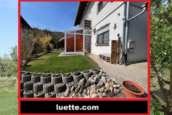 In sonniger Sackgassenlage, EBK, ELW, freist., Bj. 91, EG+OG 5 ½ Zi., EBK, gr. tiefer Balkon, schöner Blick auf Wutöschinger Berg, Westgrundstück mit Gartenhaus und Platz für Pool, Garage, GG: sep. zugänglich, Wintergarten, Kamin, Gartenfreis...