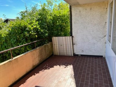 3-Zi-Whg, ca. 94 m² Wohnfl., Rheinblick, gr. Sonnenterrasse und Balkon, Gartenspielbereich, EBK, in kl. 2FamH, Nähe Schule, Bushaltestelle, fussläufig ca. 5 Min. in Stadtzentrum, Garage auf Wunsch