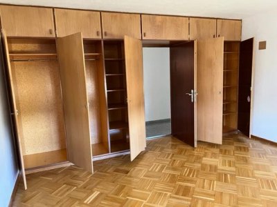 3-Zi-Whg, ca. 94 m² Wohnfl., Rheinblick, gr. Sonnenterrasse und Balkon, Gartenspielbereich, in kl. 2FamH, Nähe Schule, Bushaltestelle, fussläufig ca. 5 Min. in Stadtzentrum