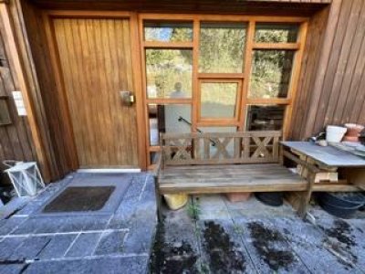 Charmantes, gepflegtes, regelmässig renov. EFH mit idyllischem Gartenfreisitz und hochwertiger Ausstattung – Ihr neues Zuhause mit traumhaftem Bergblick
gr. Sonnenterr., alter Baumbestand, ruh. Lage, Zentralheizung von 2004, Schwedenofen, Kunst, Garage