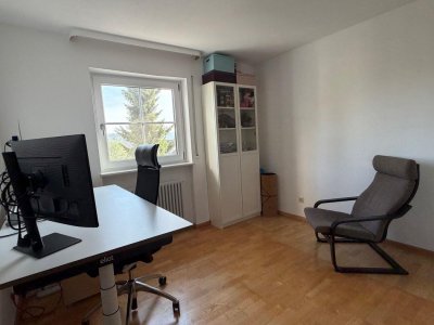 Zentral gelegene 3-Zi-Whg Waldshut, fussläufig Bhf / Kaiserstraße Einkauf, hochwertige EBK, bodenebene Dusche, Badeinbauten, Balkon, eig. Hz, 3fach-Vergl., Parkett, sof., Einzelgarage