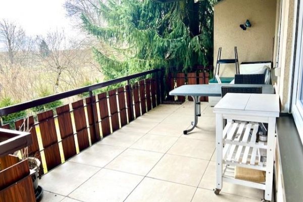 Überdachter Südbalkon