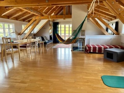 Gelegenheit: Naturnahes Wohnen und Arbeiten in aufwendig saniertem Landhaus, sep. Büro u. Studio