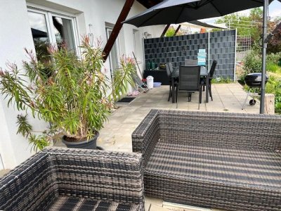 Energetisch aktuelle 3-Zi-Terrassen-Whg, 3fach-Verglasung, Parkett, schickes Bad, ruhige sonnige Lage, ebenerdig zugänglich, grosse Sonnenterrasse, Rasengrst., fussläufig zum Einkauf