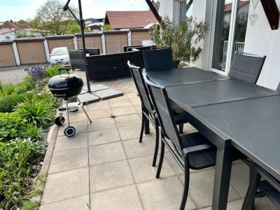Energetisch aktuelle 3-Zi-Terrassen-Whg, 3fach-Verglasung, Parkett, schickes Bad, ruhige sonnige Lage, ebenerdig zugänglich, grosse Sonnenterrasse, Rasengrst., fussläufig zum Einkauf